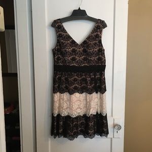 V-Neck Lace Sleeveless Tiered Dress
